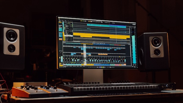 Steinberg「Cubase 14」プロ仕様のDAW｜新機能とラインアップの違い・比較