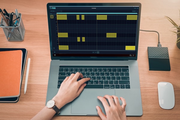 Audible Genius「Building Blocks 1 & 2 Bundle」作曲の知識ゼロから始めても、ドラム、ベース、コード、メロディまで網羅的に学べて、自分の耳と手で“完成された音楽”が作れるようになる!ゲーム感覚で身に付くDAW制作者向けオンライン講座|DTMプラグインセール