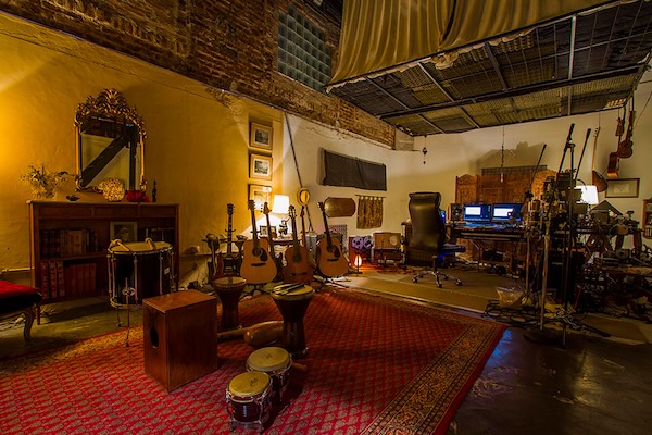 Guillermo Guareschi「The Ronroco」プロの映画音楽作曲家も愛用する南米伝統楽器ロンロコの音色をリアルに再現!南米アンデス地方の温もりと郷愁あふれるサウンドを自宅で再現できる本格民族楽器音源|DTMプラグインセール