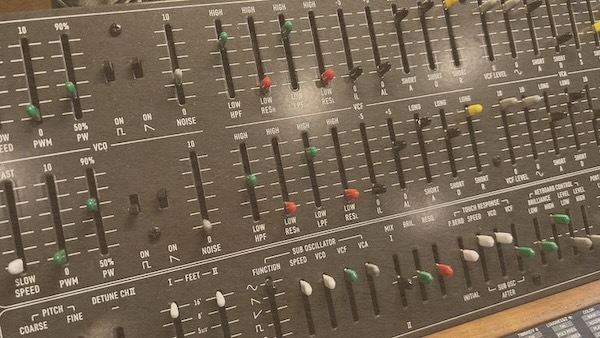Sulcata Sound「Replicant Synth」アナログの名機“Deckard's Dream”を3台重ねてデジタル再構築!MPE対応で圧倒的な表現力を引き出す無料シンセ|DTMプラグインセール