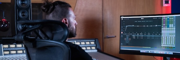 IK Multimedia「ARC X」もう部屋の音響特性に悩まない！20種類以上の名機エミュレーション機能付きで、あなたの部屋を世界レベルの監視環境に変える次世代ルームコレクション・プラットフォーム｜DTMプラグインセール