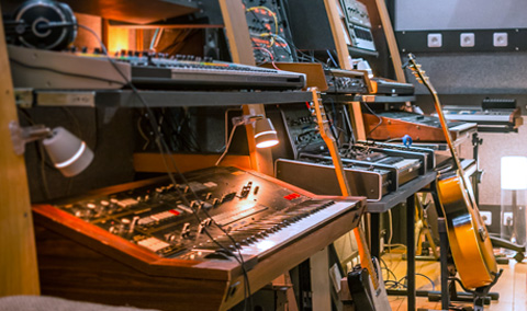 UVI「Vintage Vault」50年を超える電子楽器史を完全網羅！36 UVI製品×800,000サンプル×14,000プリセット収録、255ハードウェア楽器サンプリングによるアルティメイト・ビンテージ・シンセ・コレクション｜DTMプラグインセール