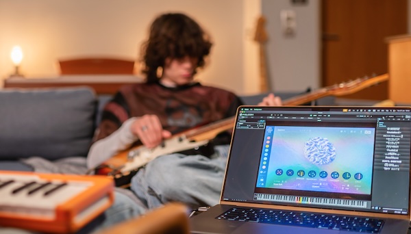 UVI「mosaiq」180種以上のコード進行・強力なMIDIシーケンシング・エンジン・AIベース・サウンド・リプレイサーMutate・全体ムード瞬時変更Varispeedにより、ランダマイゼーションで創造的境界を打ち破る現代制作体験｜DTMプラグインセール