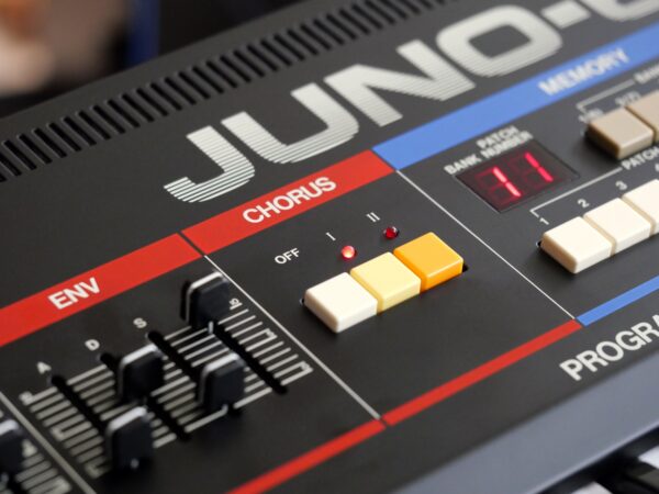 AudioThing「JUNE」DCOの挙動・エンベロープ応答・フィルターの息づき・コーラスの煌めきと踊りという、生きている感覚を生む微細なディテールを追求し、その正確な感覚キャプチャと現代プロダクション実用性を両立した、JUNO-60の忠実エミュレーション|DTMプラグインセール