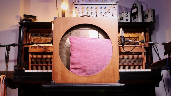 AudioThing「Gong Amp」希少ディスコン・アンプリファイアーを、複雑なコンボリューション処理・物理モデリング・フィードバック・システム混合でオリジナル応答性に忠実かつサウンドデザイン可能性超越する楽器として実現|DTMプラグインセール