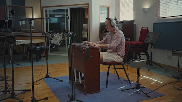 The Crow Hill Company「Vaults, Harmonium」教会のような静けさと深みを、あなたのDAWに!フランス生まれのハルモニウムをサンプリングした伝統的な蛇腹式オルガン音源|DTMプラグインセール