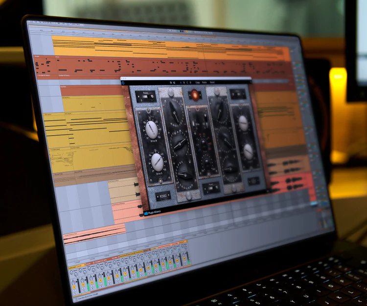 Plugin Alliance「NEOLD RZ062」録音史上最も甘美なEQカーブ！専用PivotとPresenceモジュールをステレオ・Mid/Sideマトリックスで美しく調整し、オリジナル同等のヴィンテージ・チューブ・トーン・シェイピングを提供する豪華チューブ・イコライザー｜DTMプラグインセール