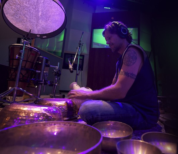 EASTWEST「Stormdrum 3」テンポ同期パフォーマンス、5つのマイクポジション、業界標準SSLのEQ/ダイナミクス/ステレオバスコンプとOhmforceマルチバンドディストーションを搭載した史上最高峰パーカッション音源｜DTMプラグインセール