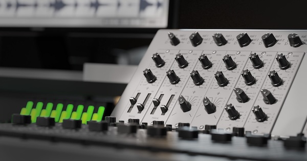 Korneff Audio「SITRAL Klangfilter w295」放送用ヴィンテージEQの思想をそのまま再現！音を作り込みすぎず、ミックスの完成度を自然に引き上げるEQ｜DTMプラグインセール