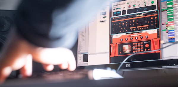 Reason Studios「Reason Rack 13」サウンドデザインからミックスまで対応！66デバイス＋オーディオ/CV配線で自由に音作りできるモジュラー型プラグイン｜DTMプラグインセール