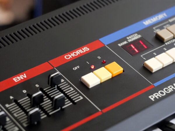 AudioThing「JULY」80年代初頭の名アナログ・ポリシンセを実機レベルで再現!DCOの挙動からコーラスのきらめきまで追い込んだ“生きてる”クラシックサウンド|DTMプラグインセール