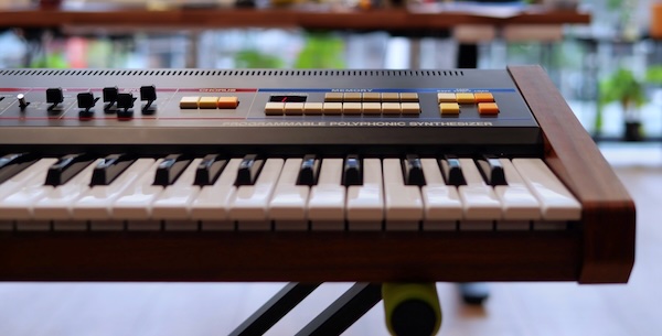 AudioThing「JULY」80年代初頭の名アナログ・ポリシンセを実機レベルで再現!DCOの挙動からコーラスのきらめきまで追い込んだ“生きてる”クラシックサウンド|DTMプラグインセール