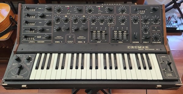 Cherry Audio「DS-2 Synthesizer」ステアステップ波形による荒々しく倍音豊かなトーンとパラフォニック構造を再現したヴィンテージ・デジタル・ハイブリッド・シンセサイザー｜DTMプラグインセール