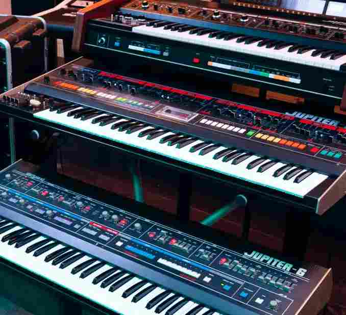 UVI「Vintage Vault 5」50年にわたるシンセサイザーとドラムマシンの歴史を完全網羅!271モデル・43製品・18,000超プリセットを収録した実機サンプリングの決定版ビンテージ音源コレクション|DTMプラグインセール