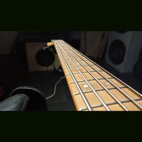 IOND「Bass 5 strings (Dean)」シンプル操作で気軽に使える、DEANブランドの5弦ベースを収録したベース音源｜DTMプラグインセール