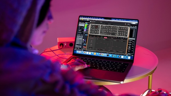Arturia「Memory V」伝説のMemorymoogを完全再現し、3オシレーターとラダーフィルターによる重厚なアナログサウンドを現代環境で蘇らせるポリシンセ音源|DTMプラグインセール