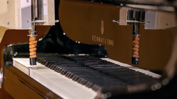 IK Multimedia「Pianoverse MAX」世界最高峰のコンサートピアノをリアルに再現しながら、映画音楽級の異世界サウンドまで作れる!ロボット支援サンプリング、30種類のGenerative Spaces、12種類のクリエイティブFXを融合した次世代ピアノ音源|DTMプラグインセール