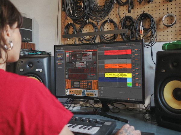 Reason Studios「Reason Free」Reason Rackで使える15種類のシンセ・エフェクト・ユーティリティを搭載し、普段のDAWで本格的な音作りを楽しめるオールインワンプラグイン｜DTMプラグインセール